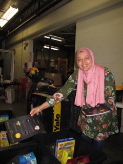 Fatima volunteering at the food pantry